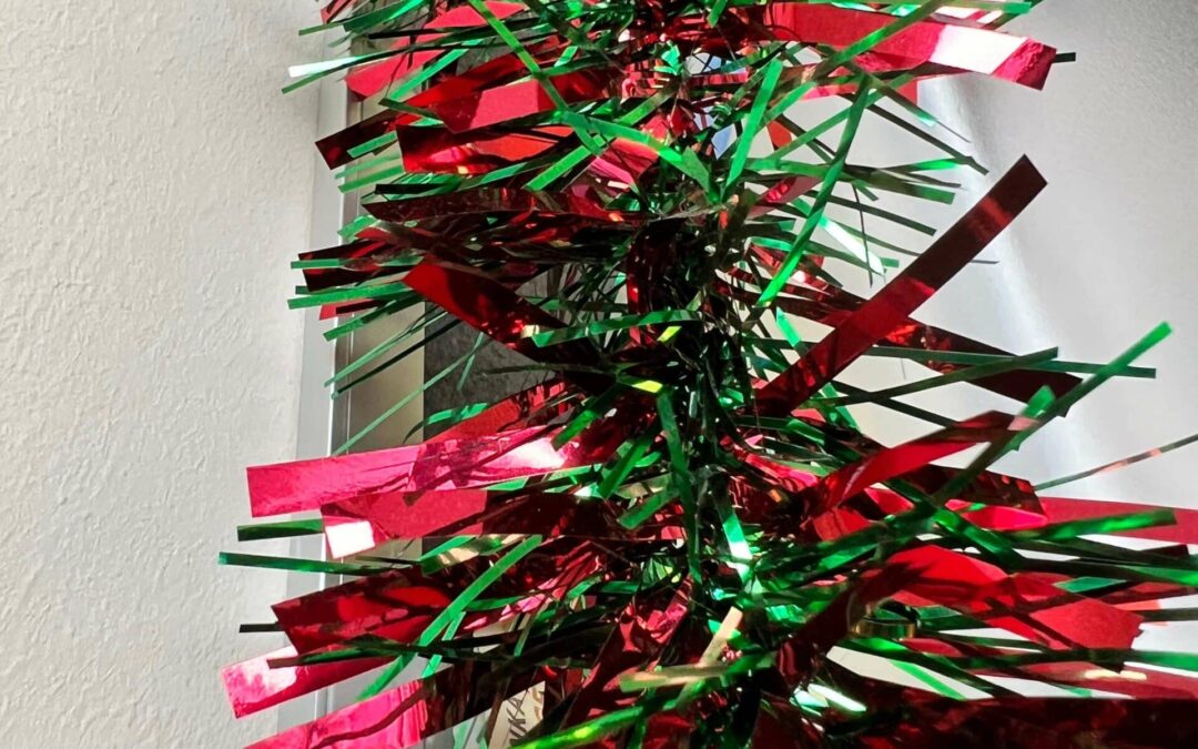 Let’s decorate your bifolds for Christmas with few easy tricks!